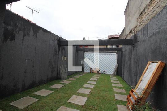 Garagem de casa à venda com 2 quartos, 125m² em Vila Paulo Silas, São Paulo