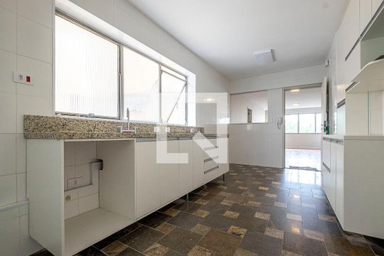 Cozinha de apartamento para alugar com 3 quartos, 140m² em Cerqueira César, São Paulo