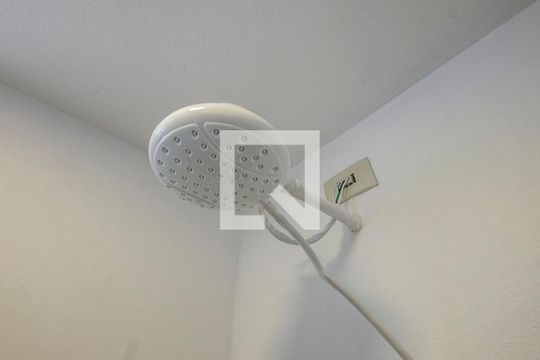 Banheiro de apartamento para alugar com 2 quartos, 65m² em Pinheiros, São Paulo