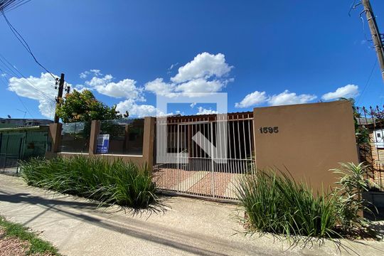 Fachada de casa à venda com 2 quartos, 175m² em Vicentina, São Leopoldo