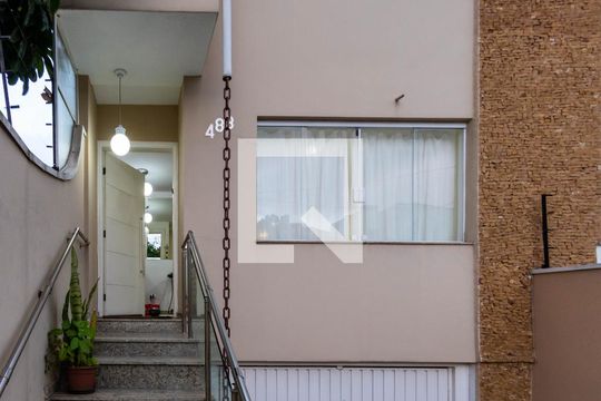 Fachada de casa à venda com 3 quartos, 200m² em Vila Lúcia, São Paulo