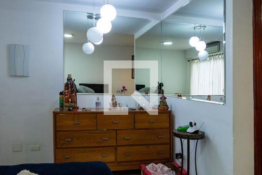 Sala de casa à venda com 3 quartos, 200m² em Vila Lúcia, São Paulo