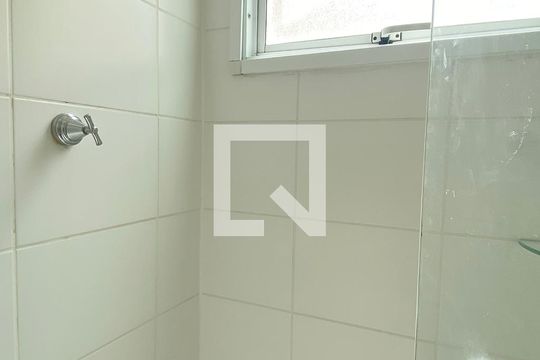 Banheiro de apartamento para alugar com 2 quartos, 51m² em Centro, Barueri