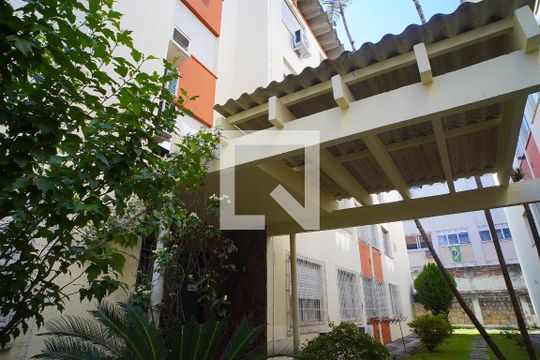 Fachada do bloco de apartamento à venda com 1 quarto, 47m² em São João, Porto Alegre