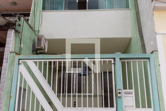 Fachada de casa à venda com 3 quartos, 154m² em Irajá, Rio de Janeiro