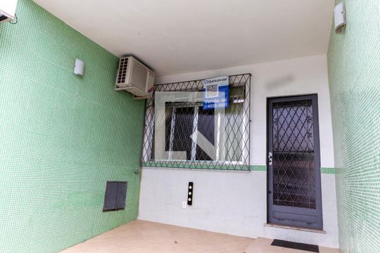 Quintal de casa à venda com 3 quartos, 154m² em Irajá, Rio de Janeiro