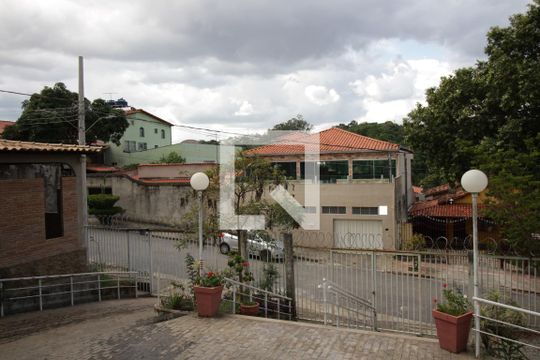 Fachada de casa à venda com 3 quartos, 316m² em Etelvina Carneiro, Belo Horizonte