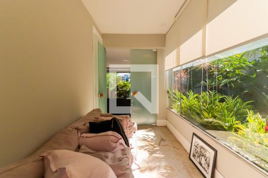Sala de Estar de casa para alugar com 1 quarto, 40m² em Paraisópolis, São Paulo