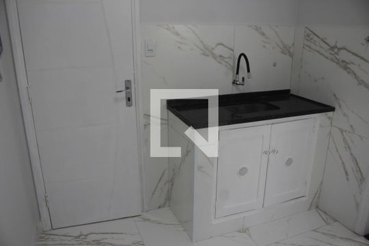 Cozinha de kitnet/studio para alugar com 1 quarto, 25m² em Itararé, São Vicente