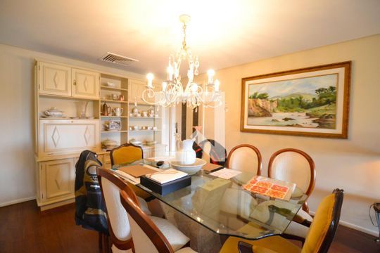 Sala 4 ambientes de casa à venda com 5 quartos, 400m² em Vila Assunção, Porto Alegre