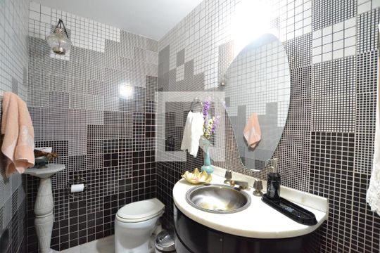 Lavabo de casa à venda com 5 quartos, 400m² em Vila Assunção, Porto Alegre