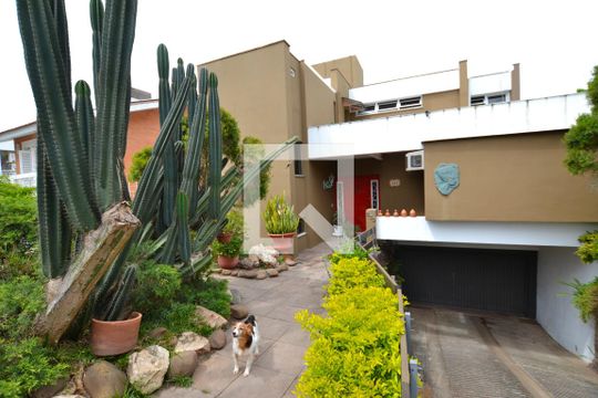 Fachada de casa à venda com 5 quartos, 400m² em Vila Assunção, Porto Alegre