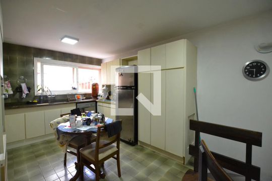 Cozinha de casa à venda com 5 quartos, 400m² em Vila Assunção, Porto Alegre