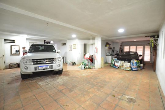 Garagem de casa à venda com 5 quartos, 400m² em Vila Assunção, Porto Alegre