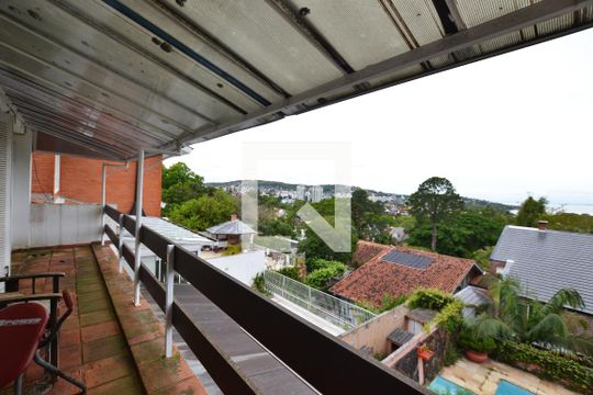 Varanda das Suites 1 e 2 de casa à venda com 5 quartos, 400m² em Vila Assunção, Porto Alegre