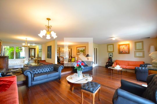Casa à venda com 5 quartos, 400m² em Vila Assunção, Porto Alegre