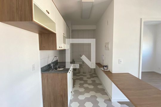 Cozinha de apartamento para alugar com 2 quartos, 38m² em Vila Invernada, São Paulo