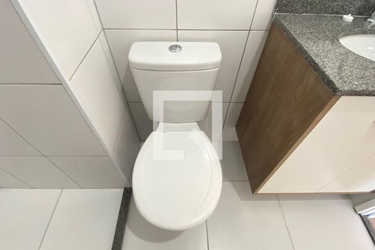 Banheiro  de apartamento para alugar com 2 quartos, 38m² em Vila Invernada, São Paulo