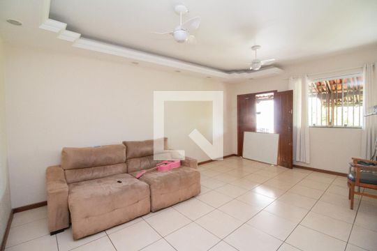 Sala de casa à venda com 3 quartos, 375m² em Brasiléia, Betim