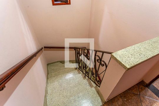 Escada Dormitórios de casa à venda com 3 quartos, 312m² em Vila Linda, Santo André