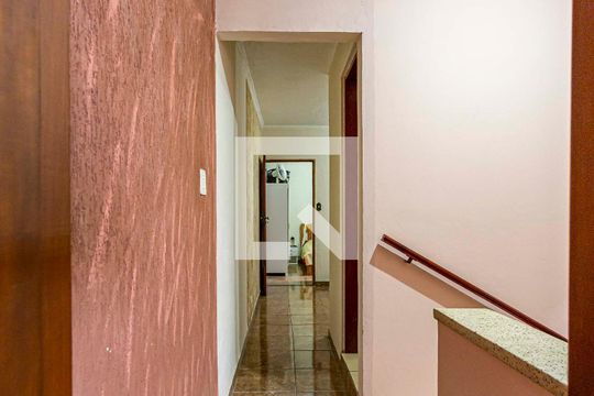 Corredor Dormitórios de casa à venda com 3 quartos, 312m² em Vila Linda, Santo André