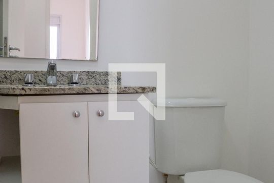 Banheiro Social de apartamento para alugar com 2 quartos, 54m² em Lapa, São Paulo