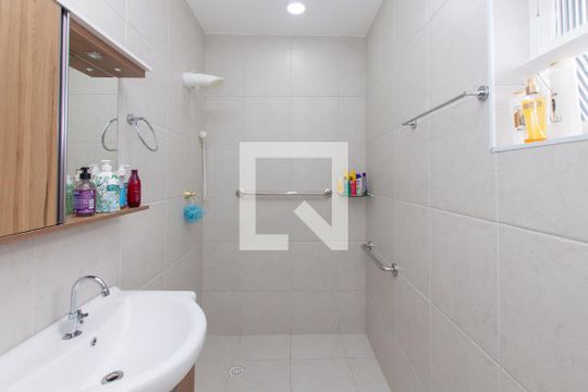 Suíte - Banheiro de casa para alugar com 4 quartos, 180m² em Balneário Cidade Atlântica, Guarujá