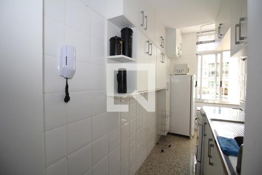 Cozinha e Área de Serviço de apartamento para alugar com 1 quarto, 55m² em Asa Sul, Brasília