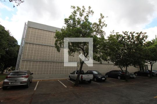 Fachada de apartamento para alugar com 1 quarto, 55m² em Asa Sul, Brasília