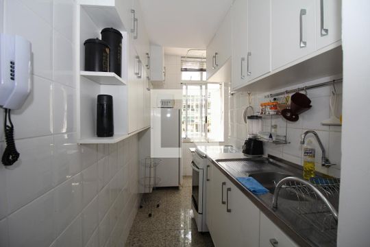 Cozinha e Área de Serviço de apartamento para alugar com 1 quarto, 55m² em Asa Sul, Brasília