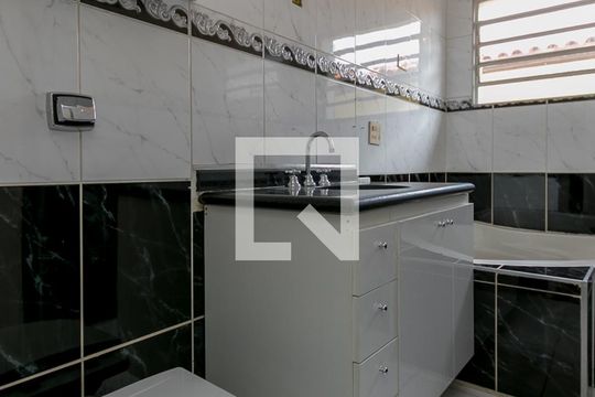 Banheiro de casa à venda com 2 quartos, 160m² em Vila Cordeiro, São Paulo