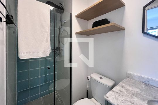 Banheiro da Suíte de apartamento à venda com 1 quarto, 26m² em Vila Nova Conceição, São Paulo