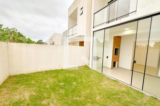Jardim de casa para alugar com 2 quartos, 97m² em São João do Rio Vermelho, Florianópolis