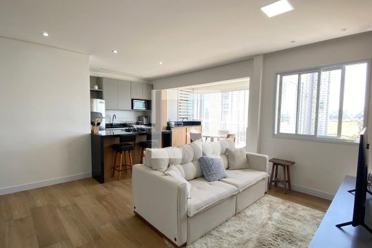 Sala de apartamento à venda com 2 quartos, 69m² em Alphaville Empresarial, Barueri