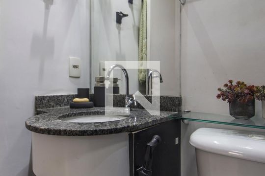 Banheiro Social de apartamento para alugar com 2 quartos, 60m² em Bethaville I, Barueri