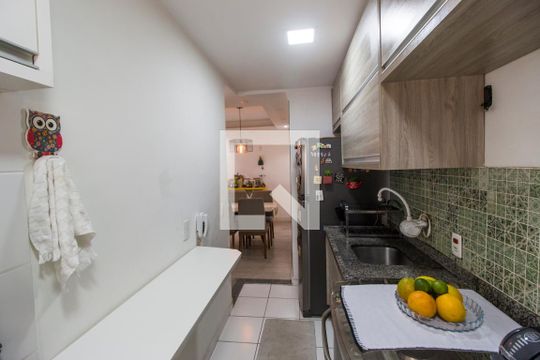 Cozinha de apartamento para alugar com 2 quartos, 60m² em Bethaville I, Barueri