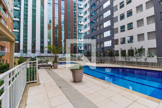 Piscina de apartamento à venda com 2 quartos, 60m² em Bethaville I, Barueri