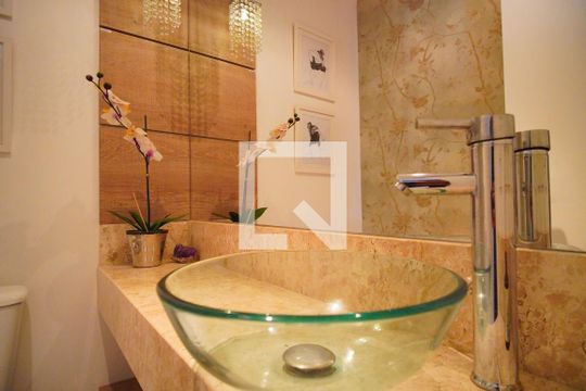 Lavabo  de apartamento à venda com 3 quartos, 129m² em Jardim do Salso, Porto Alegre