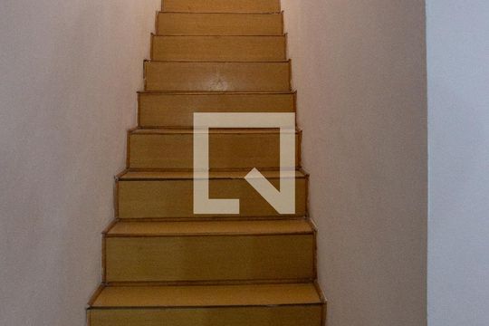 Corredor de casa para alugar com 3 quartos, 240m² em Vila Ipojuca, São Paulo