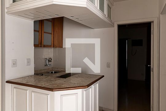 Sala e Cozinha de kitnet/studio para alugar com 1 quarto, 42m² em Indianópolis, São Paulo