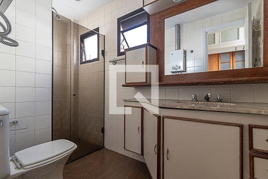 Banheiro de kitnet/studio para alugar com 1 quarto, 42m² em Indianópolis, São Paulo