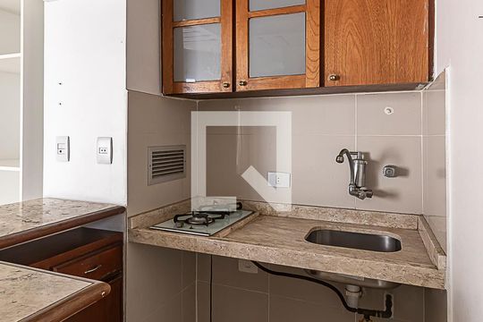 Sala e Cozinha de kitnet/studio para alugar com 1 quarto, 42m² em Indianópolis, São Paulo