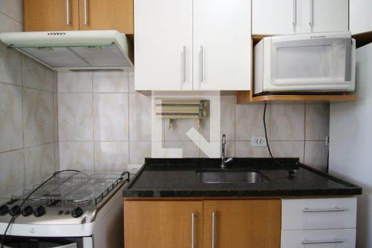 Cozinha de apartamento para alugar com 2 quartos, 50m² em Vila Ré, São Paulo