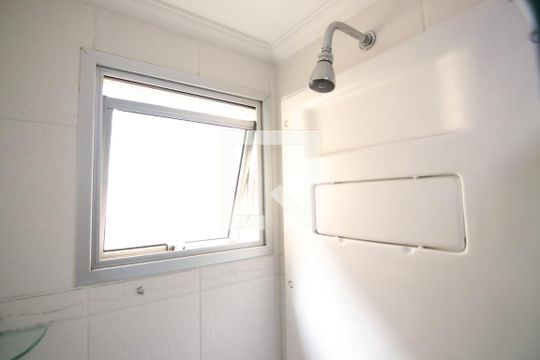 Banheiro de apartamento para alugar com 2 quartos, 50m² em Vila Ré, São Paulo