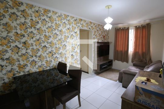 Sala de apartamento para alugar com 2 quartos, 47m² em Jardim Santa Teresinha, São Paulo