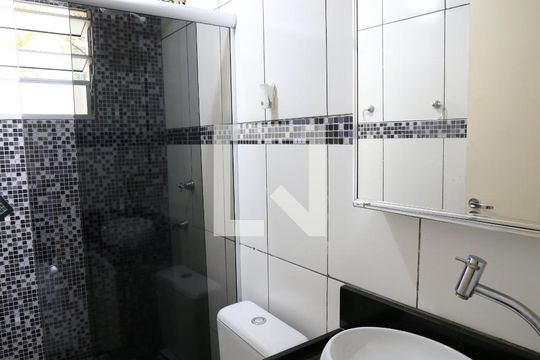 Banheiro de apartamento para alugar com 2 quartos, 47m² em Jardim Santa Teresinha, São Paulo