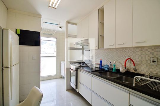Cozinha de apartamento à venda com 2 quartos, 70m² em Jardim Taboão, São Paulo