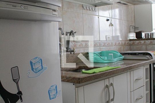 Cozinha de apartamento para alugar com 3 quartos, 78m² em Vila Marina, São Paulo