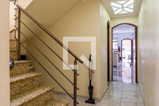 Corredor de casa à venda com 4 quartos, 200m² em Jardim Las Vegas, Santo André