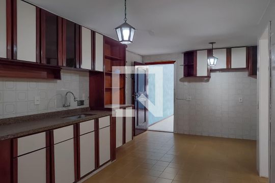 Cozinha de casa de condomínio à venda com 3 quartos, 132m² em Portuguesa, Rio de Janeiro